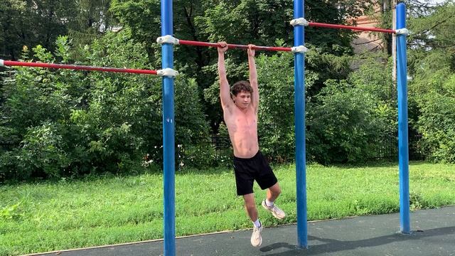 俄罗斯男子通过做引体向上来提高马拉松成绩 || 让我们一起努力吧 :) смотреть онлайн
