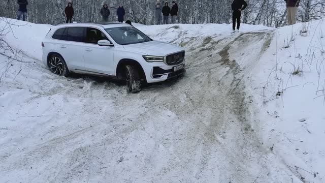 Geely Monjaro на бездорожье против европейце и японцев! смотреть онлайн