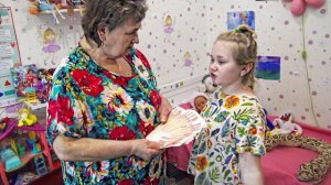 ГРИФЕРША УКРАЛА 132 000 РУБЛЕЙ У БАБУШКИ В РЕАЛЬНОЙ ЖИЗНИ И ЗАДОНАТИЛА В МАЙНКРАФТ! !