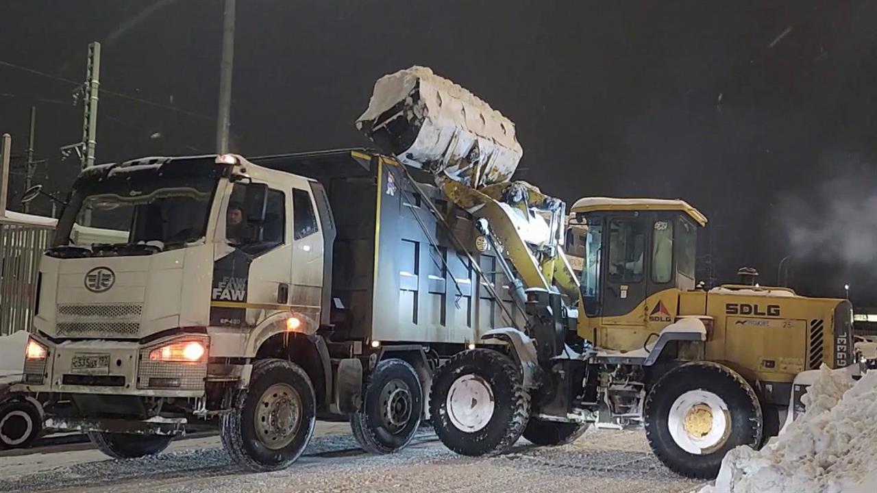 В Москве мощный циклон продолжается третий день. смотреть онлайн