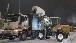 В Москве мощный циклон продолжается третий день.