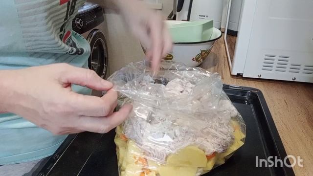 ГОТОВИМ В РУКАВЕ. ВКУСНО. АППЕТИТНО. КАРТОШКА С МЯСОМ. смотреть онлайн