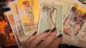 ТАРО РАСКЛАД\ КОГО ВЫ НЕРВНИЧАТЬ ЗАСТАВЛЯЕТЕ?!