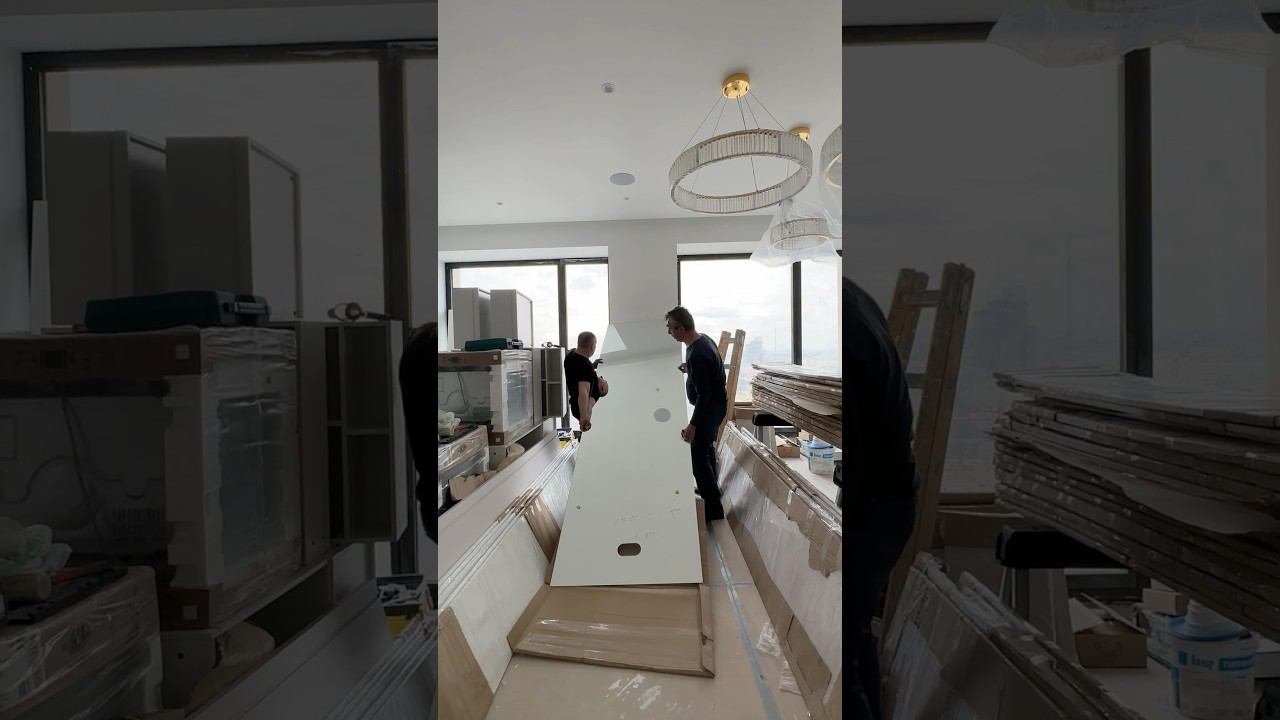 Монтаж огромного зеркала! ПОДПИСЫВАЙСЯ #ремонтквартир #дизайнквартиры #ремонтдома #дизайндома смотреть онлайн