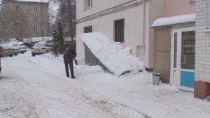 Рязань утопает в снегу: на помощь дворникам приходят горожане