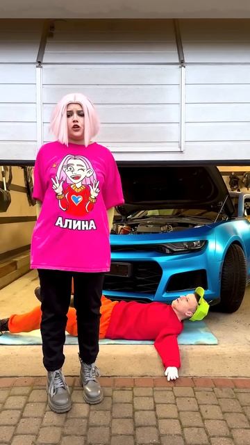 Пранк фейковой рукой 🤣 смотреть онлайн