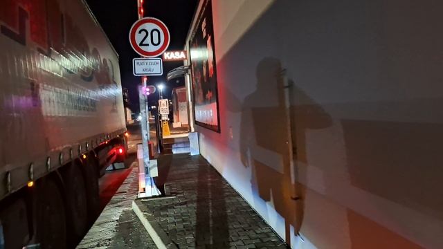 Европа дальнобойная!! Я ночью на самом большом паркинге D1 TIR в Чехии возле города Brno