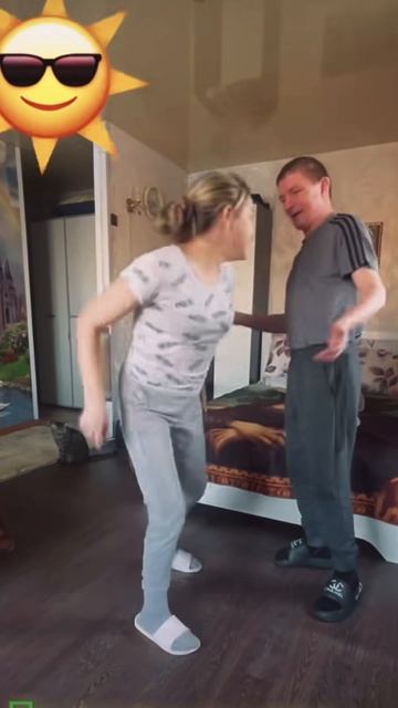 ЗВЕЗДОЧКА ОТДЫХАЕТ! ИРИШКА ЧИКИ ПИКИ И БЕЗУМНЫЙ ПАША ОБОЖАЮТ ДРУГ ДРУГА смотреть онлайн