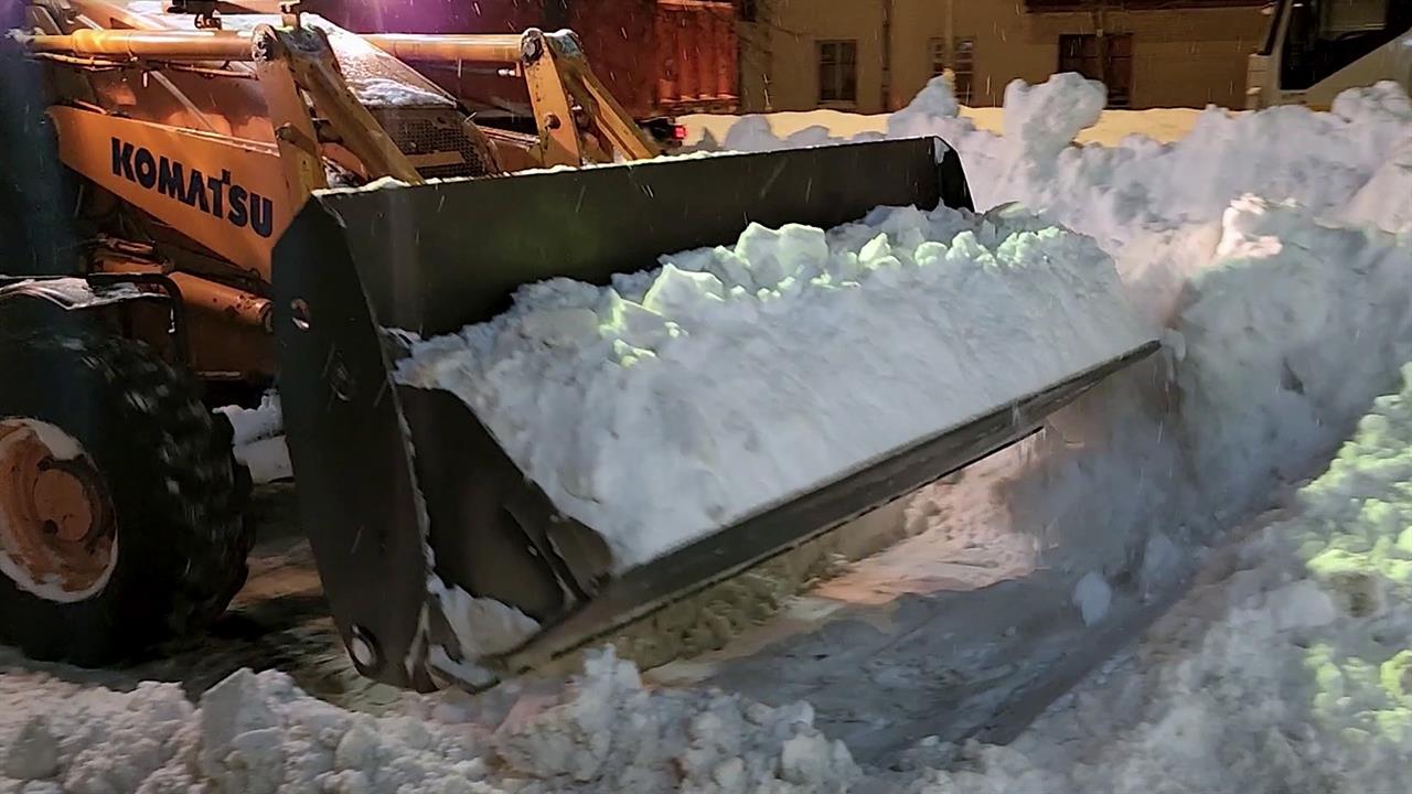 Аномальные снегопады в Москве продолжаются третий день смотреть онлайн