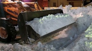 Аномальные снегопады в Москве продолжаются третий день.