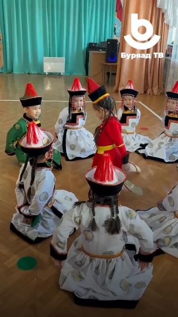 «Бээлэй нюулга» или «Спрячь варежку»! смотреть онлайн