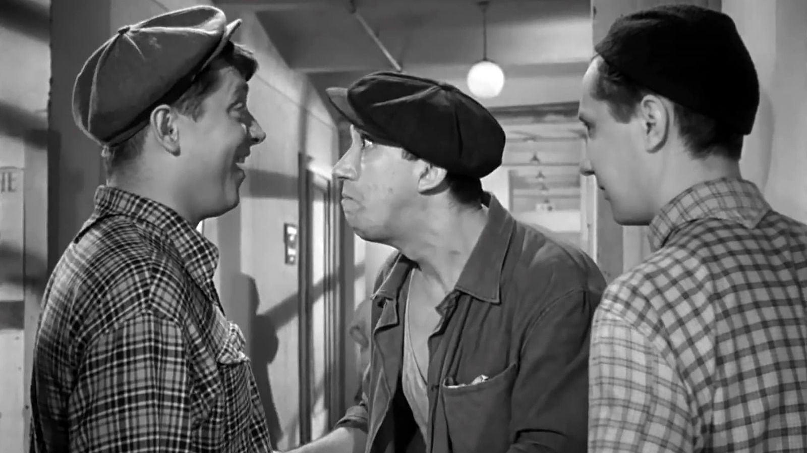 "Неподдающиеся" (1959) - В Южном? - Нет, в Маяке! смотреть онлайн