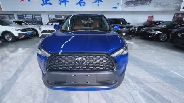 Toyota Corolla Cross смотреть онлайн