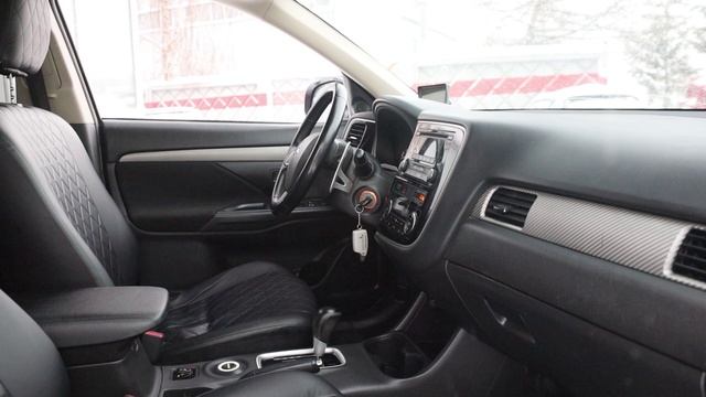 Mitsubishi Outlander смотреть онлайн