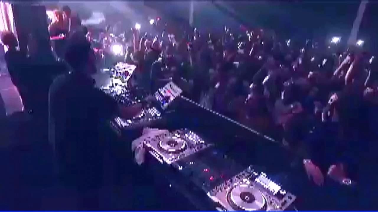 Валерий Плесеинов - Я люблю вас, девочки. Cover смотреть онлайн