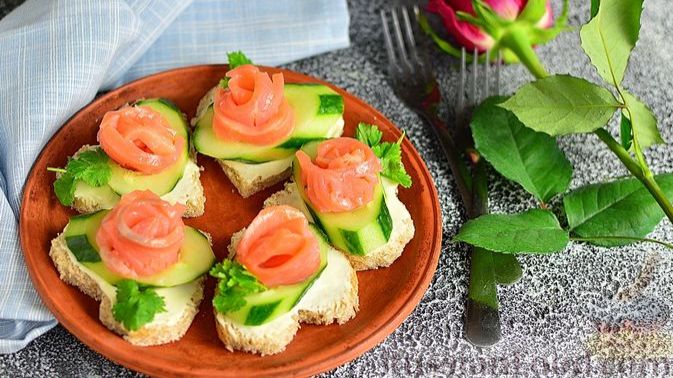 БУТЕРБРОДЫ С КРАСНОЙ РЫБОЙ И СЫРОМ смотреть онлайн