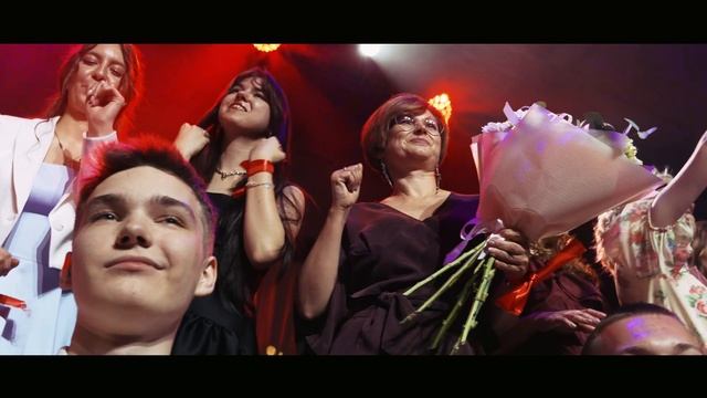 GOLD GRADUATION смотреть онлайн