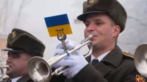 Зеленский почтил память героев Крут на Аскольдовой могиле в Киеве