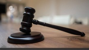 В Британии сообщили о признании виновным избившего подругу сына Трампа россиянина