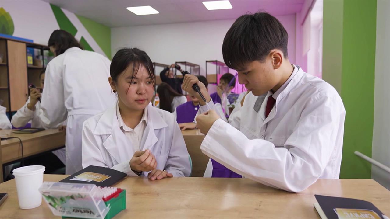 В Казахстане откроют международную школу "Сириус" и центр по работе с талантами. смотреть онлайн