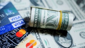 Внебиржевой курс доллара упал до уровня 2023 года