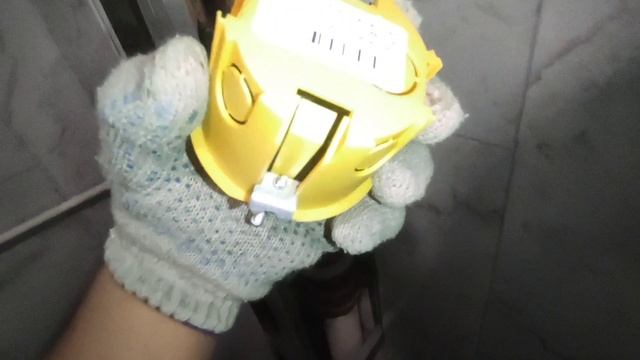 КАК УСТАНОВИТЬ РОЗЕТКУ НА ПАНЕЛИ ПВХ своими руками смотреть онлайн