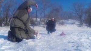 С безмотылкой на Ахтубе за плотвой в мороз с товарищем.