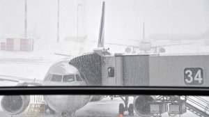 Минтранс не исключил корректировки расписания перелетов из-за снегопада в Москве