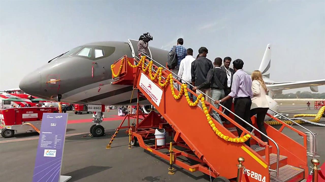 На международном авиасалоне в Индии стартовал главный день для технических специалистов смотреть онлайн