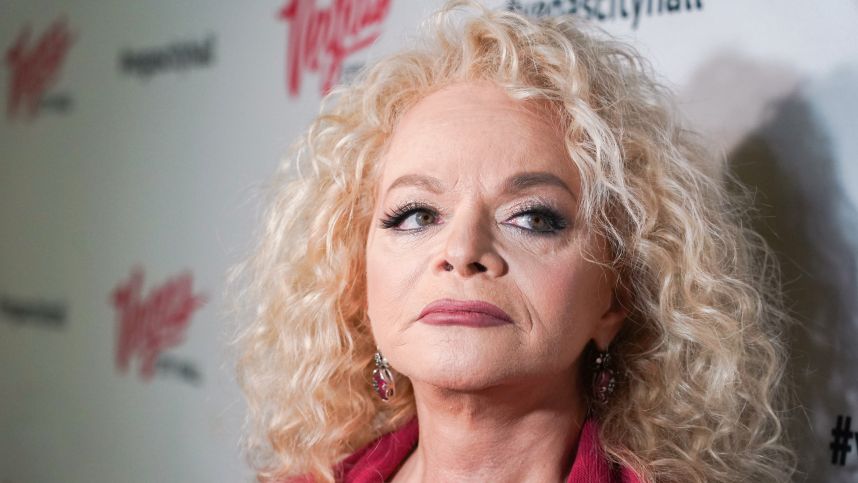 Новоселье откладывается: почему Лурье не спешит заезжать в бывшую квартиру Долиной смотреть онлайн