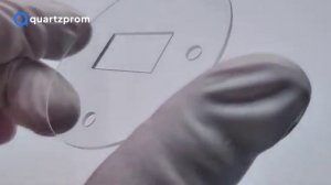 Кварцевое оптическое окно с отверстиями