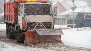 Коммунальные службы Минска обрабатывают ледяные дороги реагентами. Потепление в Алматы. Погода в СНГ