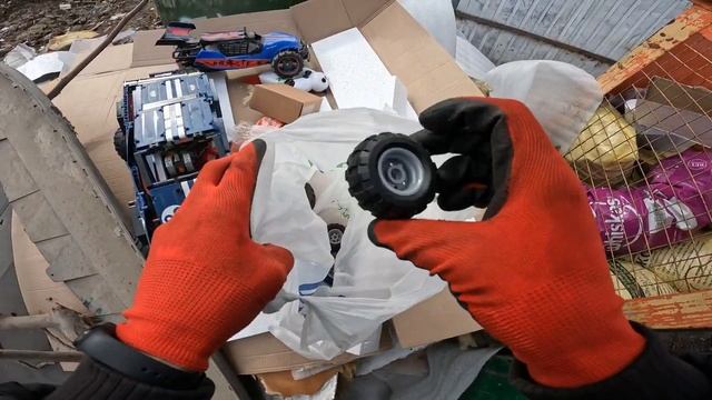 Как_я_зарабатываю_лазая_по_мусоркам_Dumpster_Diving_RUSSIA_# смотреть онлайн