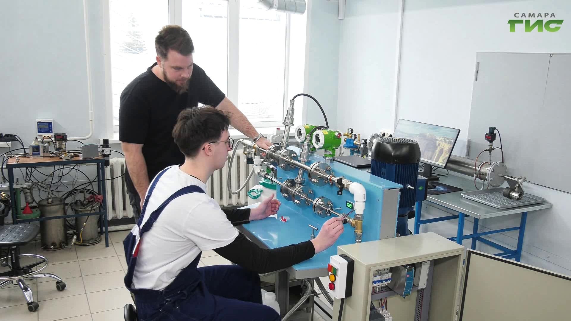 В Самаре молодые учёные ведут разработки в области эко‑топлива и двигателей для беспилотников смотреть онлайн