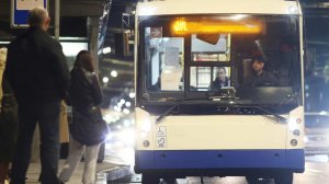 Троллейбус сбил 11-летнего мальчика на переходе в Омске