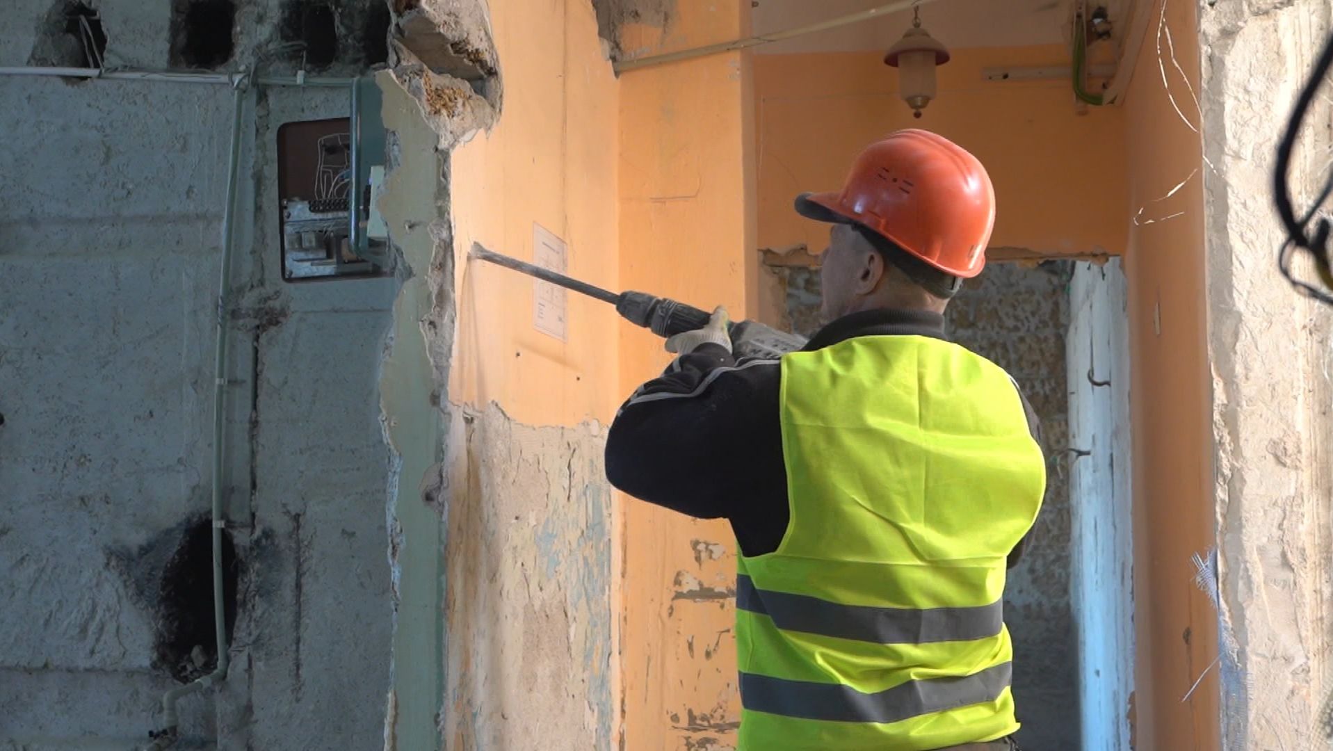 В Ленинском районе капитально ремонтируют детский сад № 32 смотреть онлайн