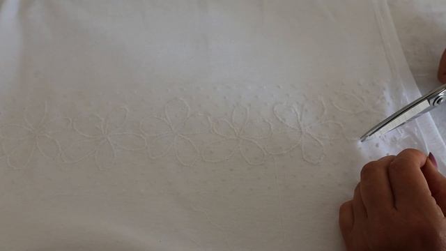 Купила самую дешёвую белую футболку и отрезала полоску фатина смотреть онлайн