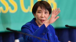 Кабмин Японии отказался комментировать скандал вокруг связи премьера с сектой