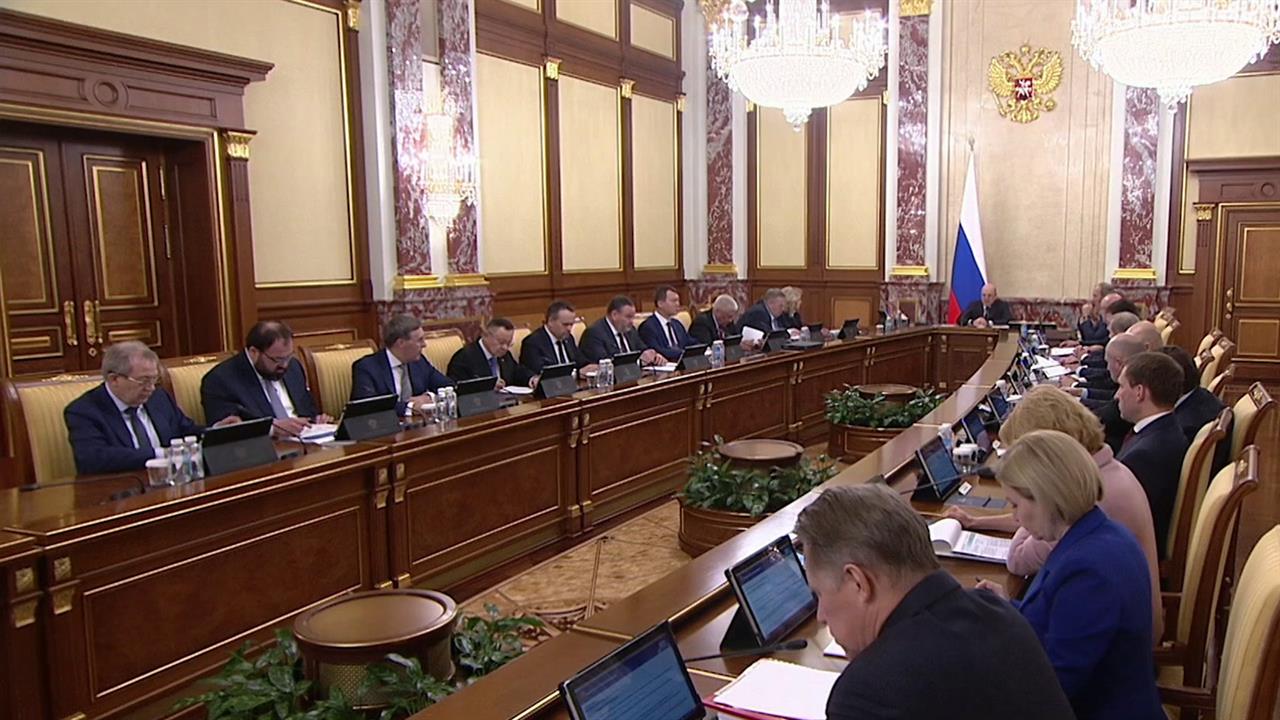 С 1 февраля в России будут увеличены более 40 социальных выплат и пособий. смотреть онлайн