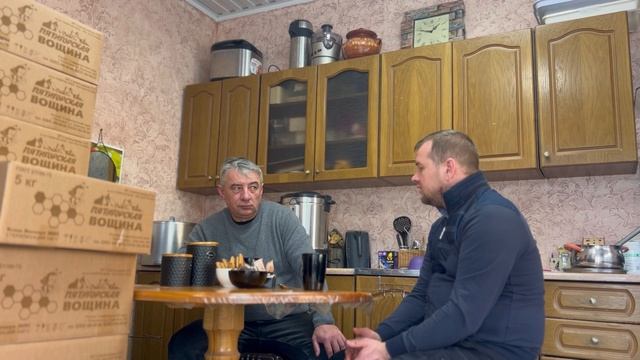 Выпускаем маток из изоляции. Переработка воска в Пятигорске. смотреть онлайн