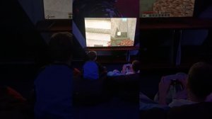 Играем в Майнкрафт на джостике