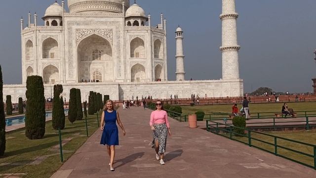 А мы идём такие все...не в Дольче Габбана) смотреть онлайн