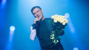 Белые розы...