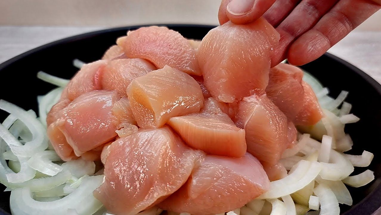 Мой муж просит готовить этот ужин 3 раза в неделю! Вкусный рецепт куриной грудки! смотреть онлайн