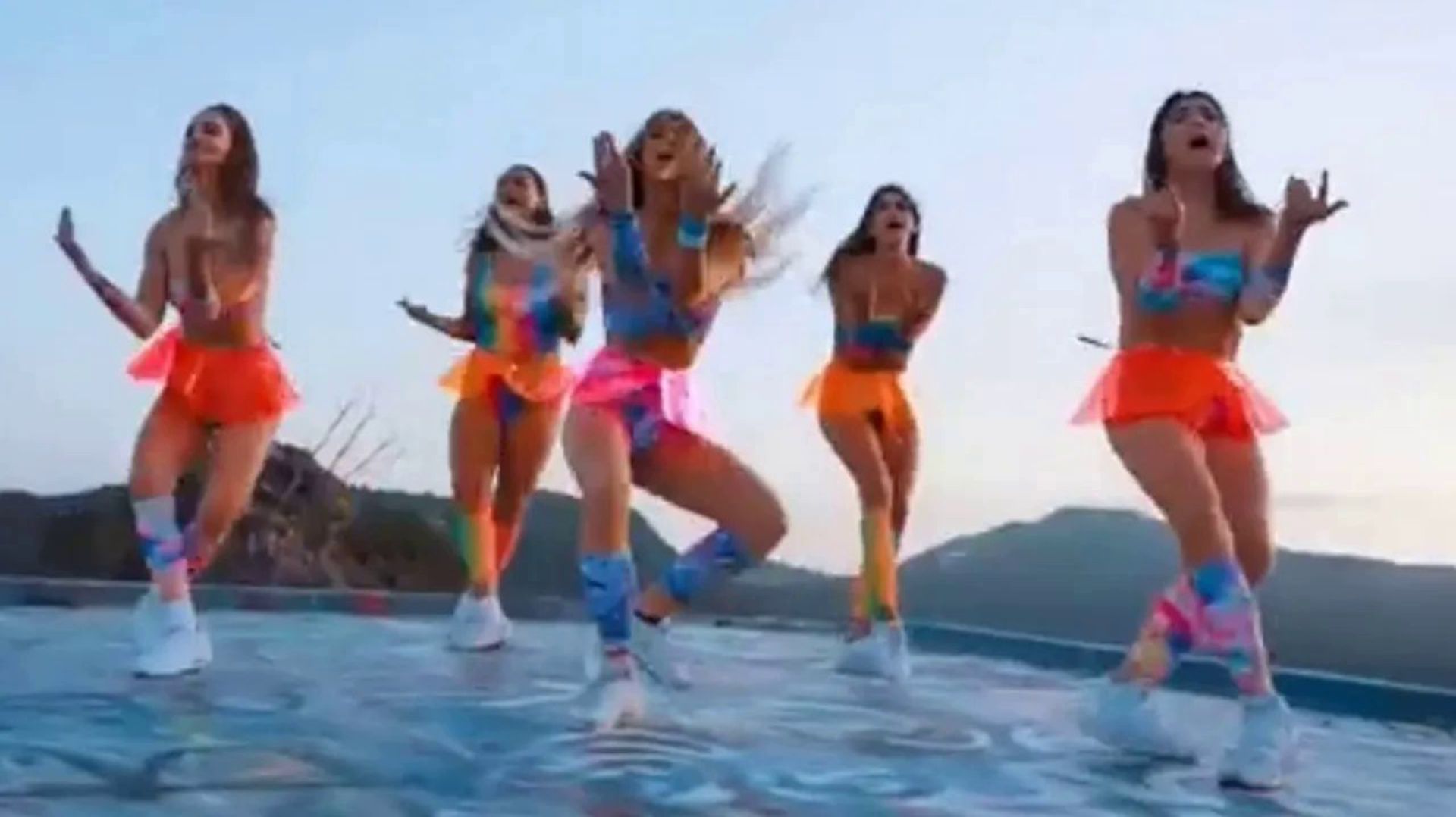 Earlwood - Walked Out Clean смотреть онлайн