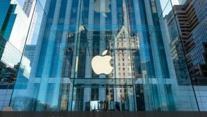 Apple сменила ИИ-стратегию из-за отставания от конкурентов. Что это значит для инвестора