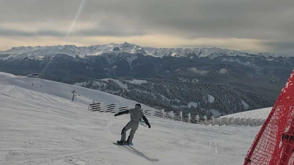 В горах Сочи открыли уникальный для страны сноупарк смотреть онлайн