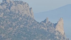 Вид на Караул-Оба (Крым) сзади со стороны пляжа в Весёлом и с горы "Папая-Кая" - 9