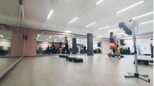 СТЕП АЭРОБИКА ЦЕЛАЯ ТРЕНИРОВКА / STEP AEROBICS 20.08.2022г смотреть онлайн