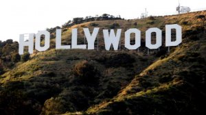 Политолог: Голливуд использует цвета флага Украины в пропагандистских целях